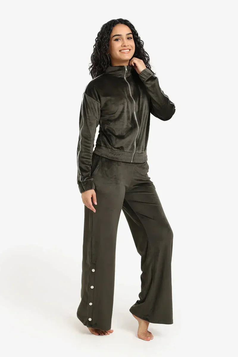 Carina - Velvet Straight-Cut Pyjama Set 5
