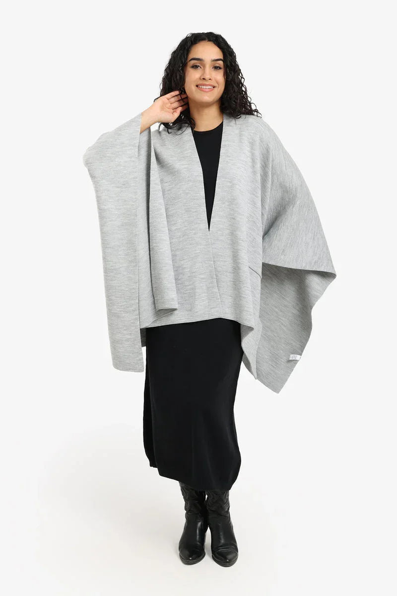 Carina - Lounge Poncho with Pockets 1