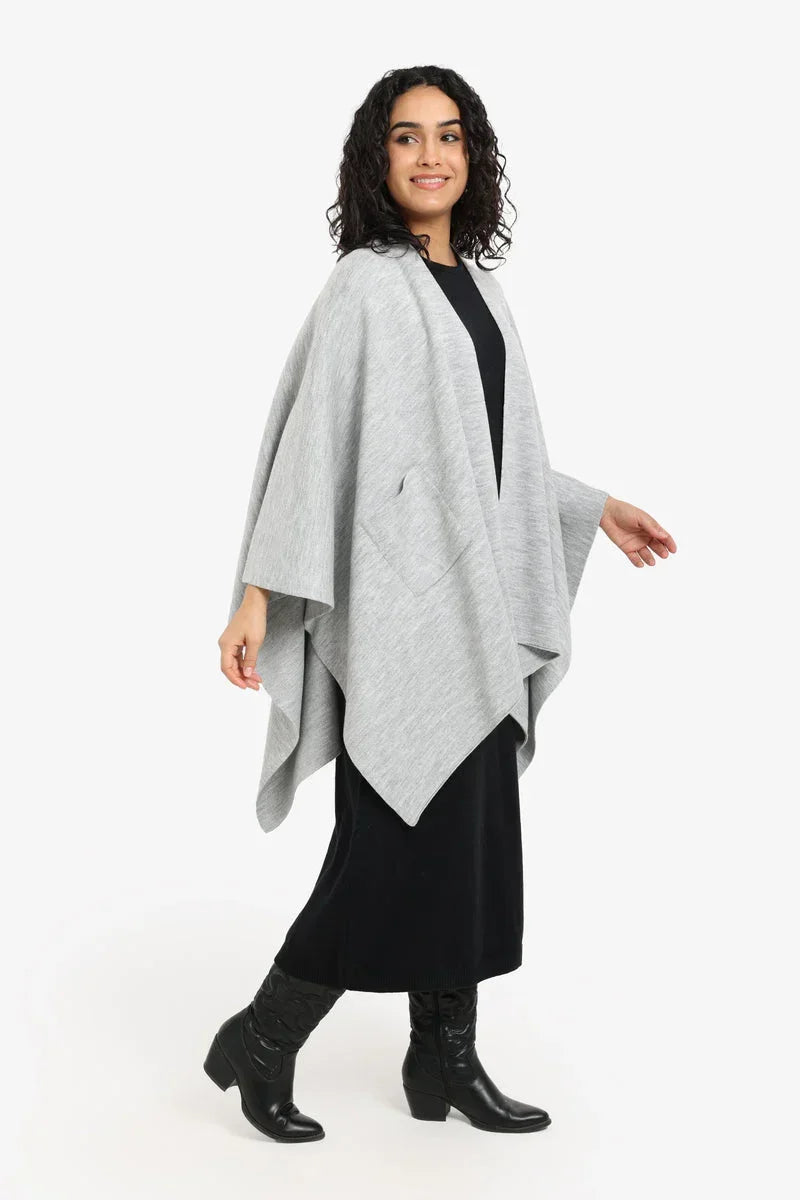 Carina - Lounge Poncho with Pockets 4