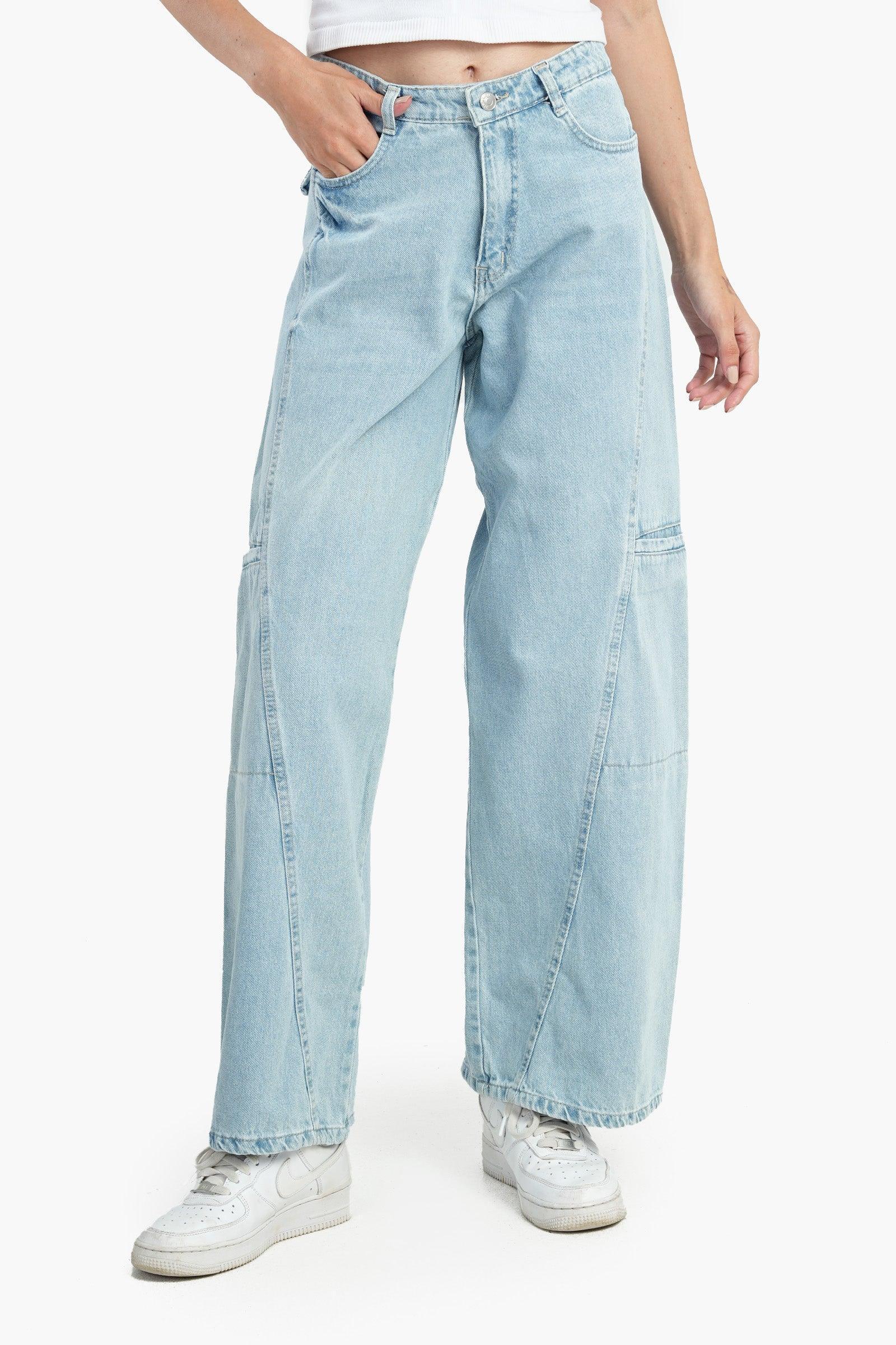 Clue - Jeans in Back Flap Pockets 4