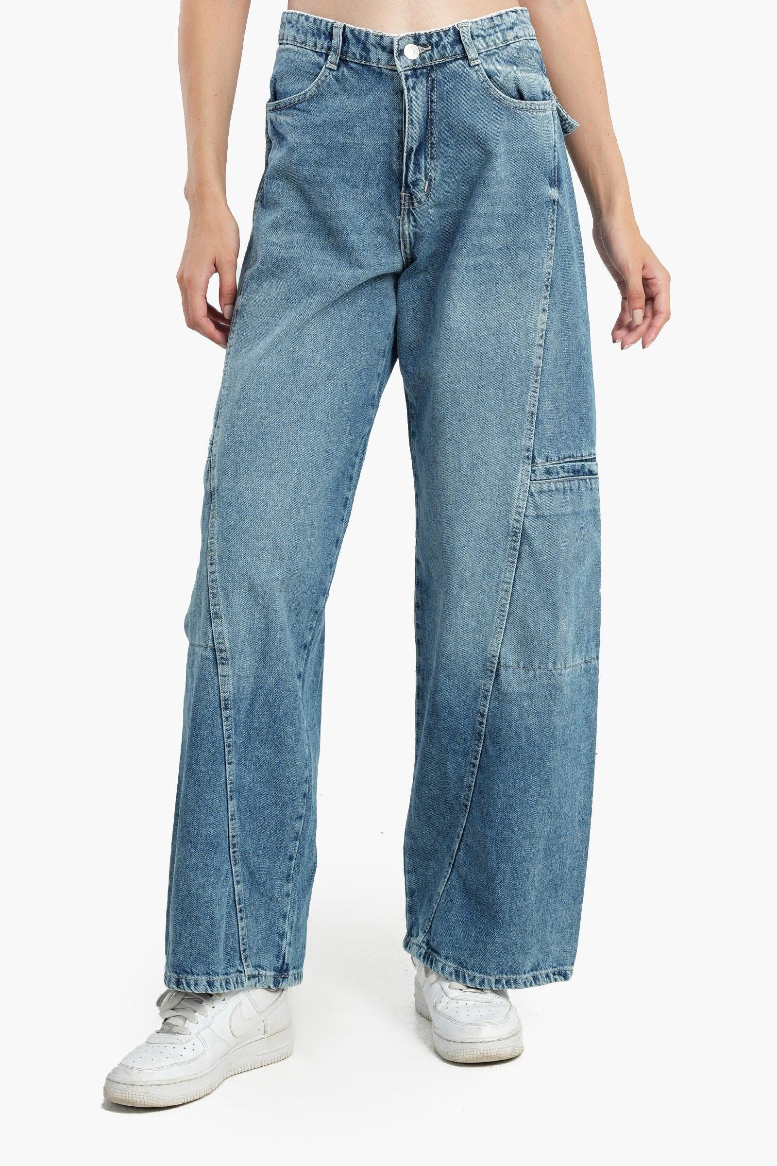 Clue - Jeans in Back Flap Pockets 1