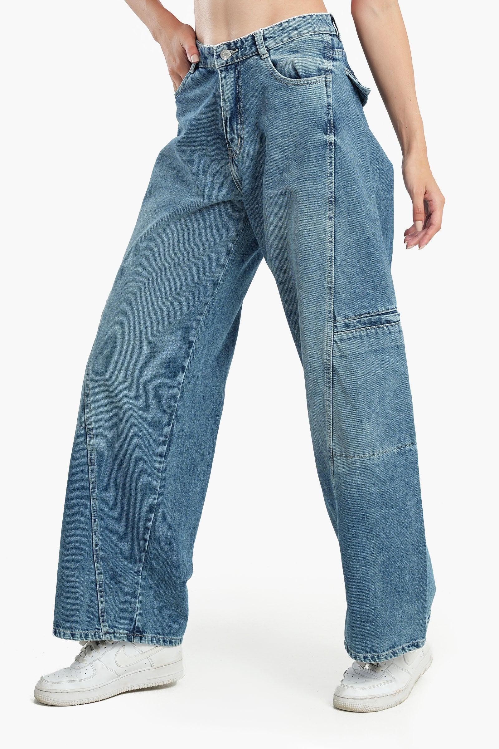 Clue - Jeans in Back Flap Pockets 3
