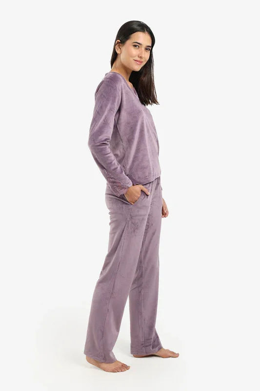 Carina - V-Neck with Lace Pyjama Set 10