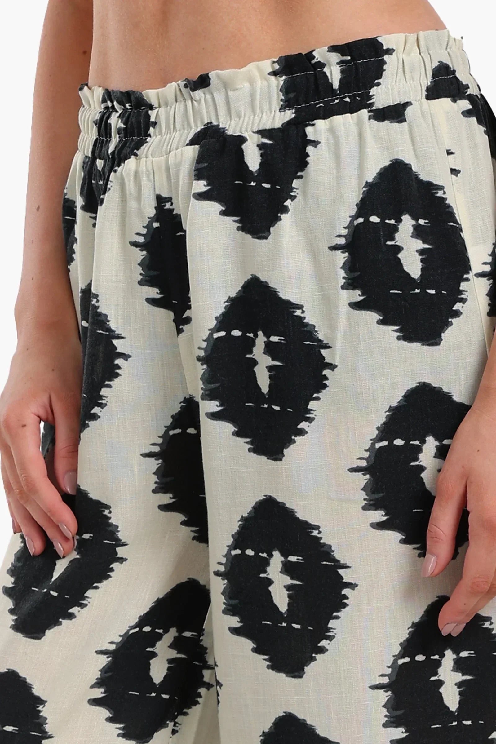 Clue - Chic Black & White Printed Pants 4