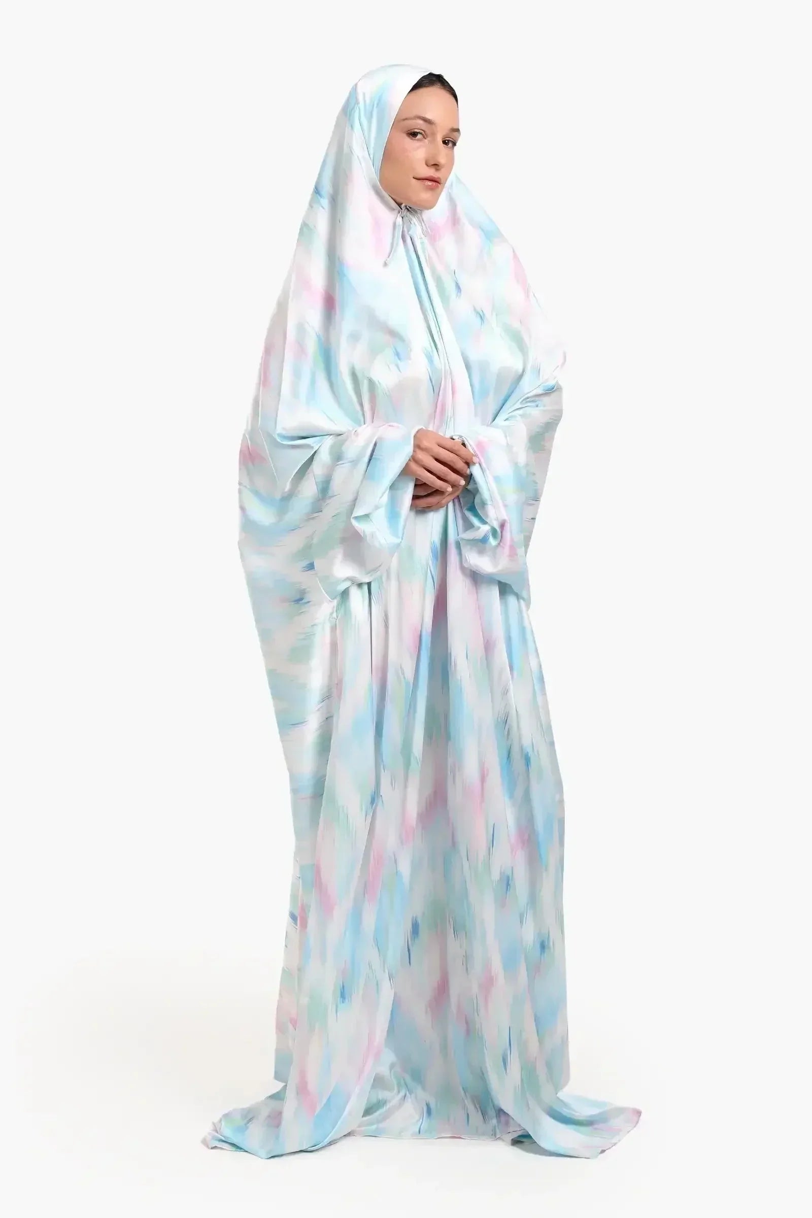 Carina - Colored Satin Prayer Isdal 4