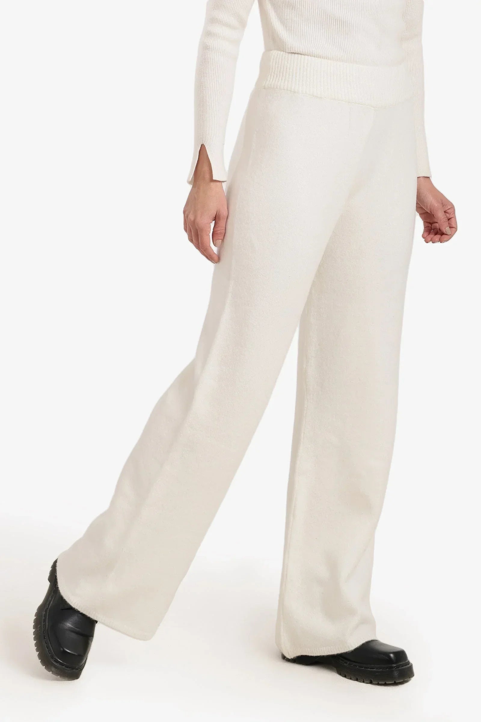 Clue - Relaxed Knit Pants 2