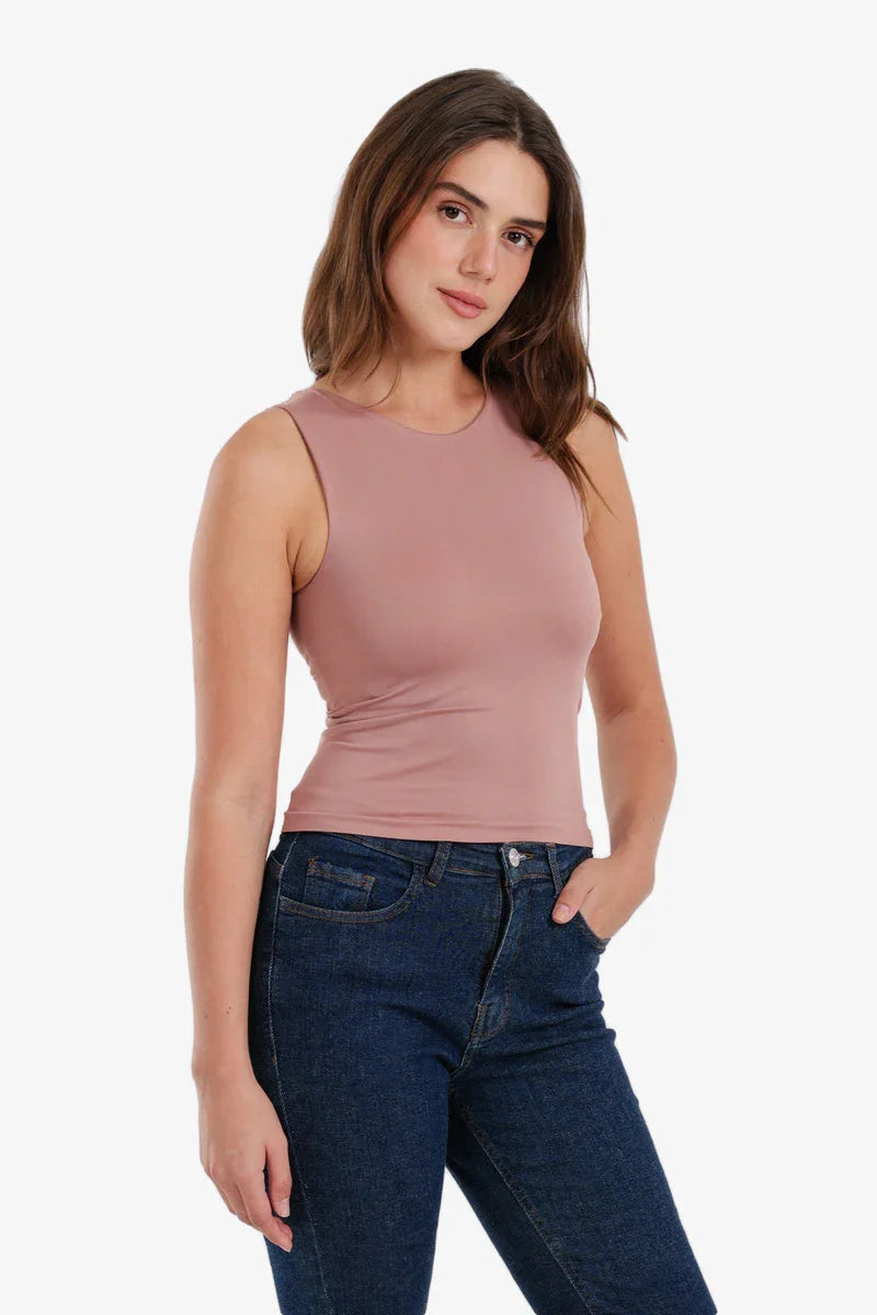 Carina - Cropped Slim Fit Top 12