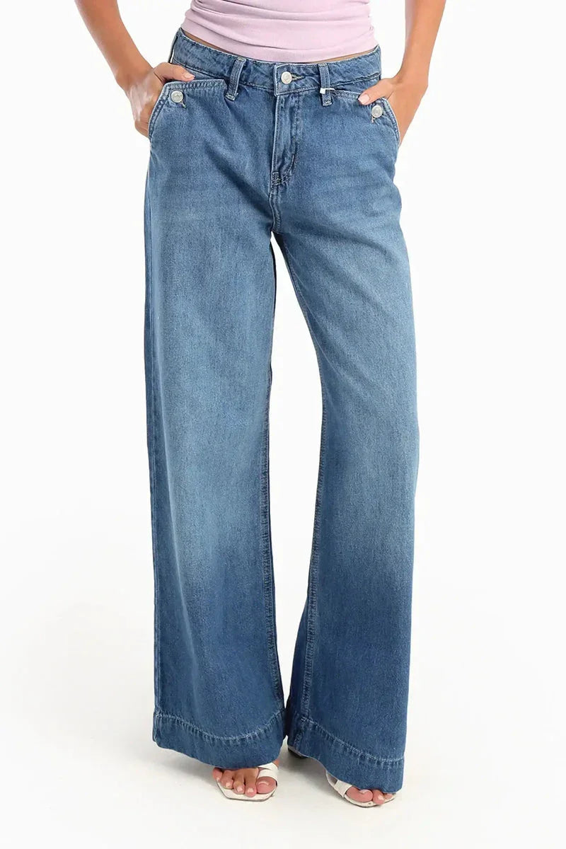 Carina - Jeans With Button Closure Pockets 1