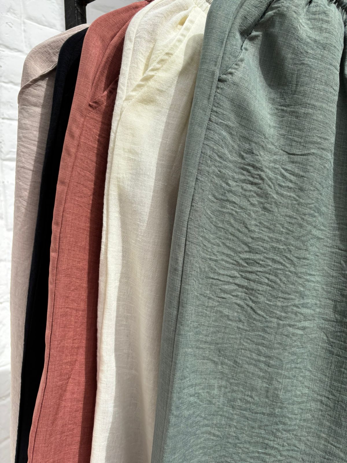 Raha Linen Pants - بنطلون كتان راحة - Queenza