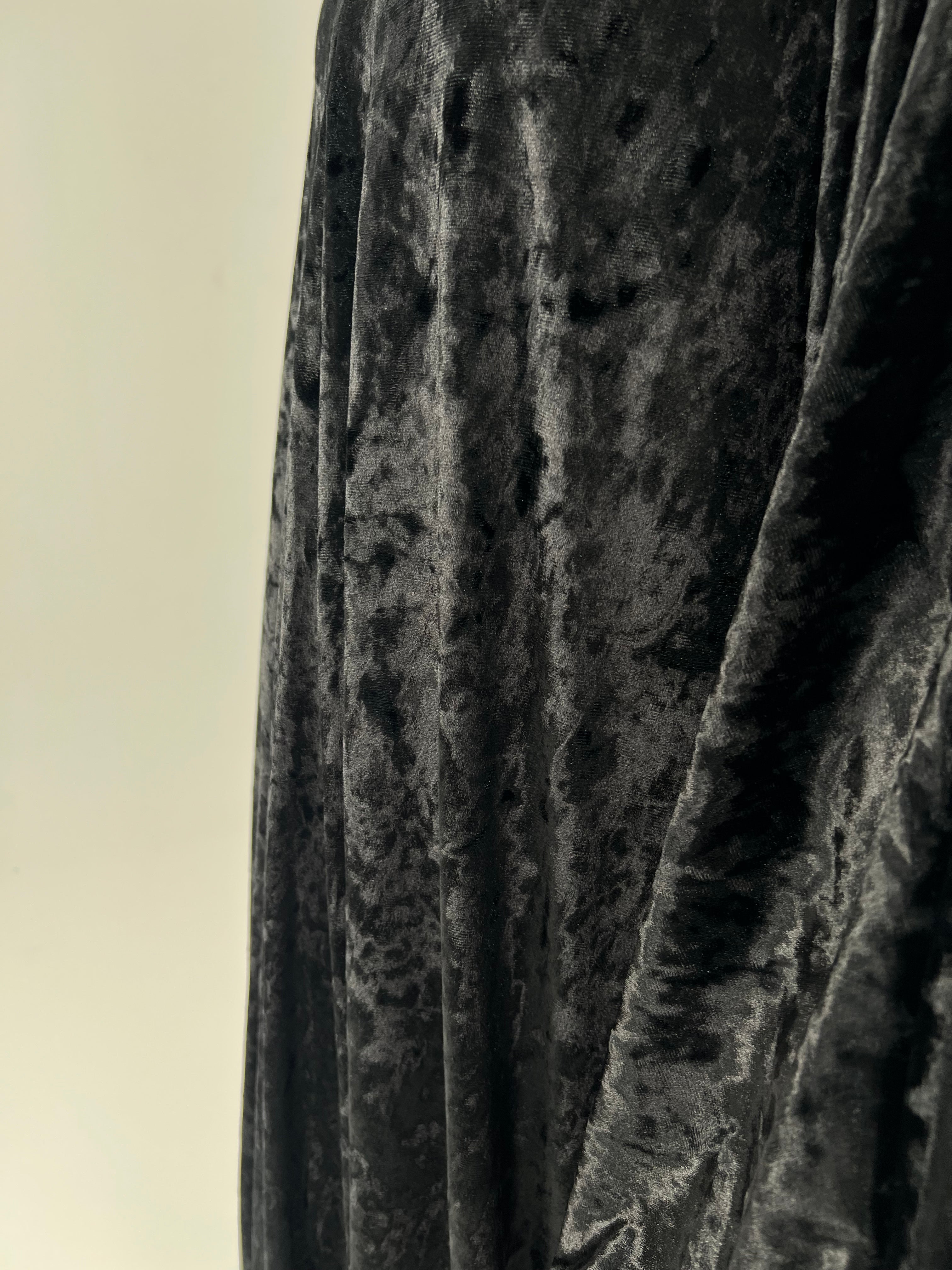 Urbantique - Black Velvet Abaya 4