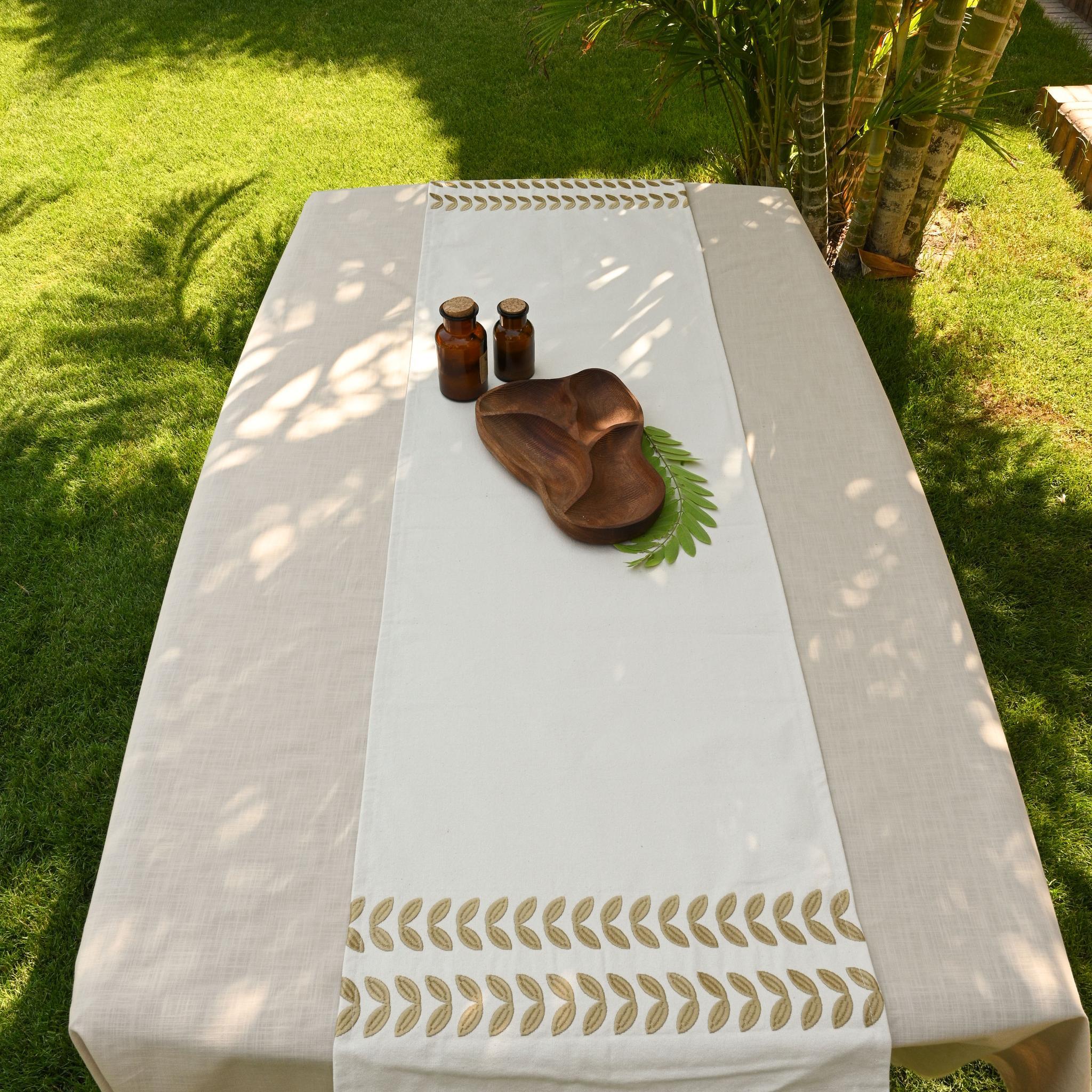 Roman Leaves Table Runner - Ticas 1