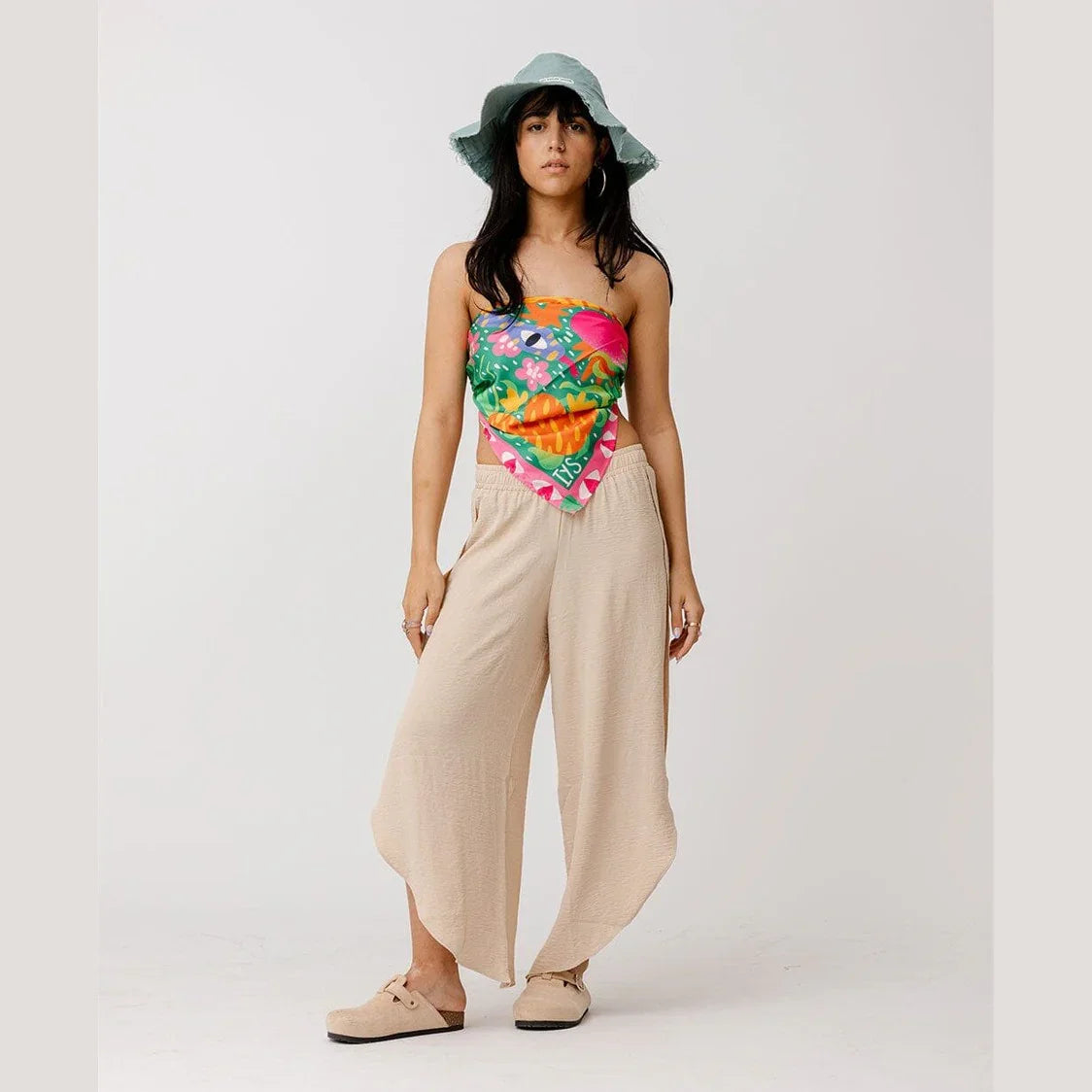 In your shoe - Beige Slit Pants 2