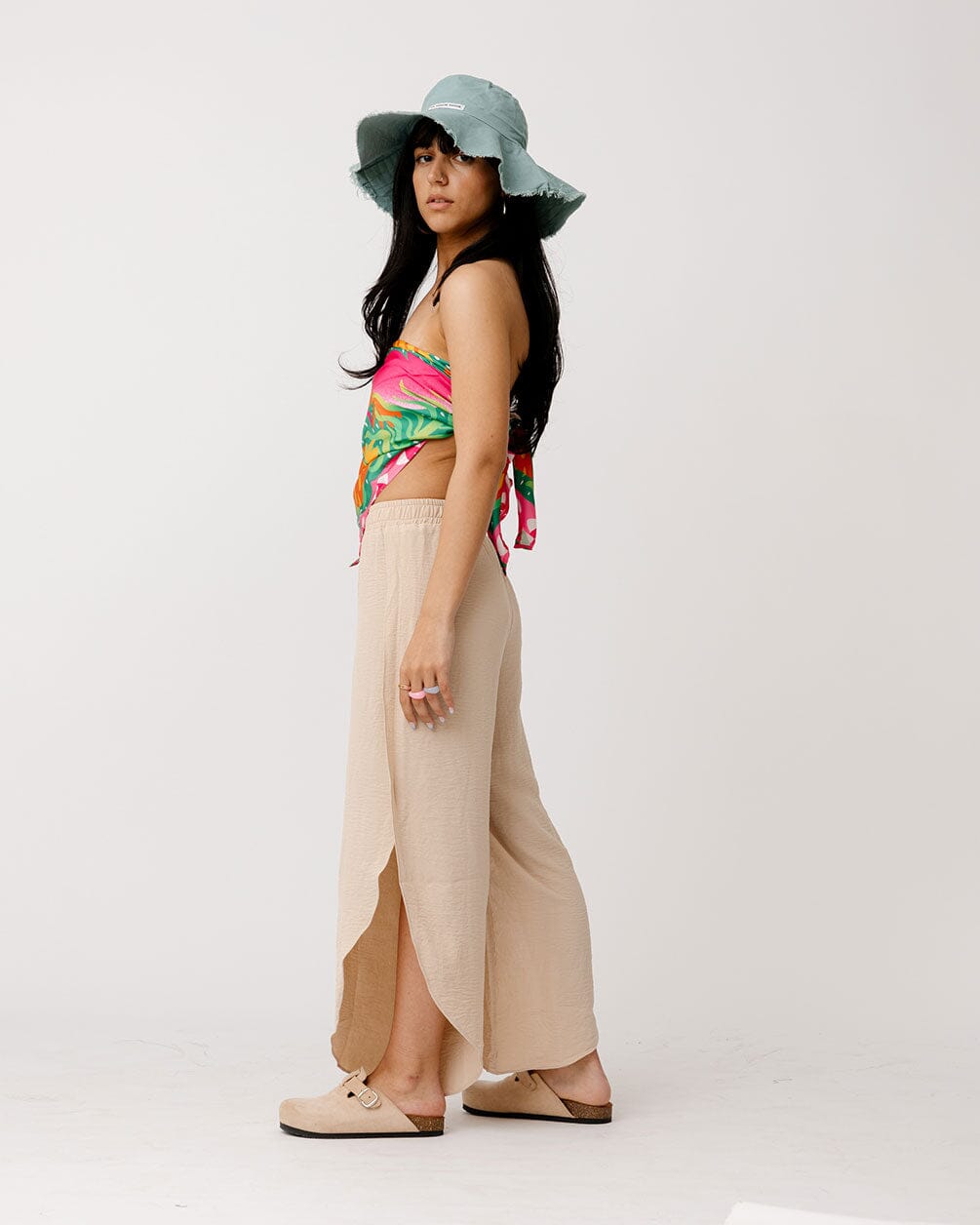 In your shoe - Beige Slit Pants 2