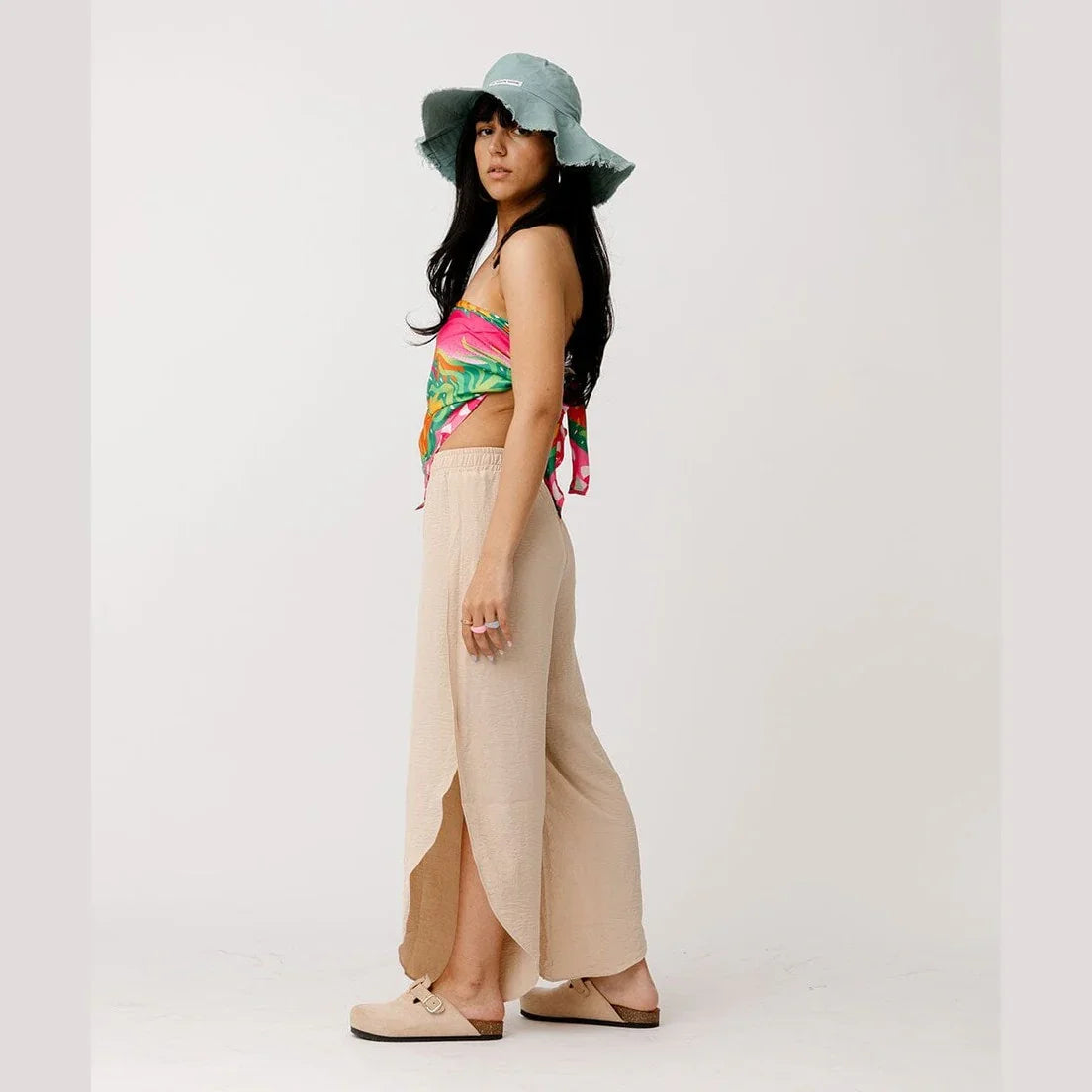 In your shoe - Beige Slit Pants 3