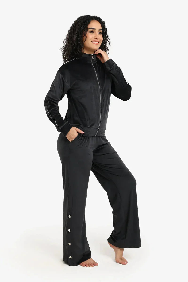 Carina - Velvet Straight-Cut Pyjama Set 4