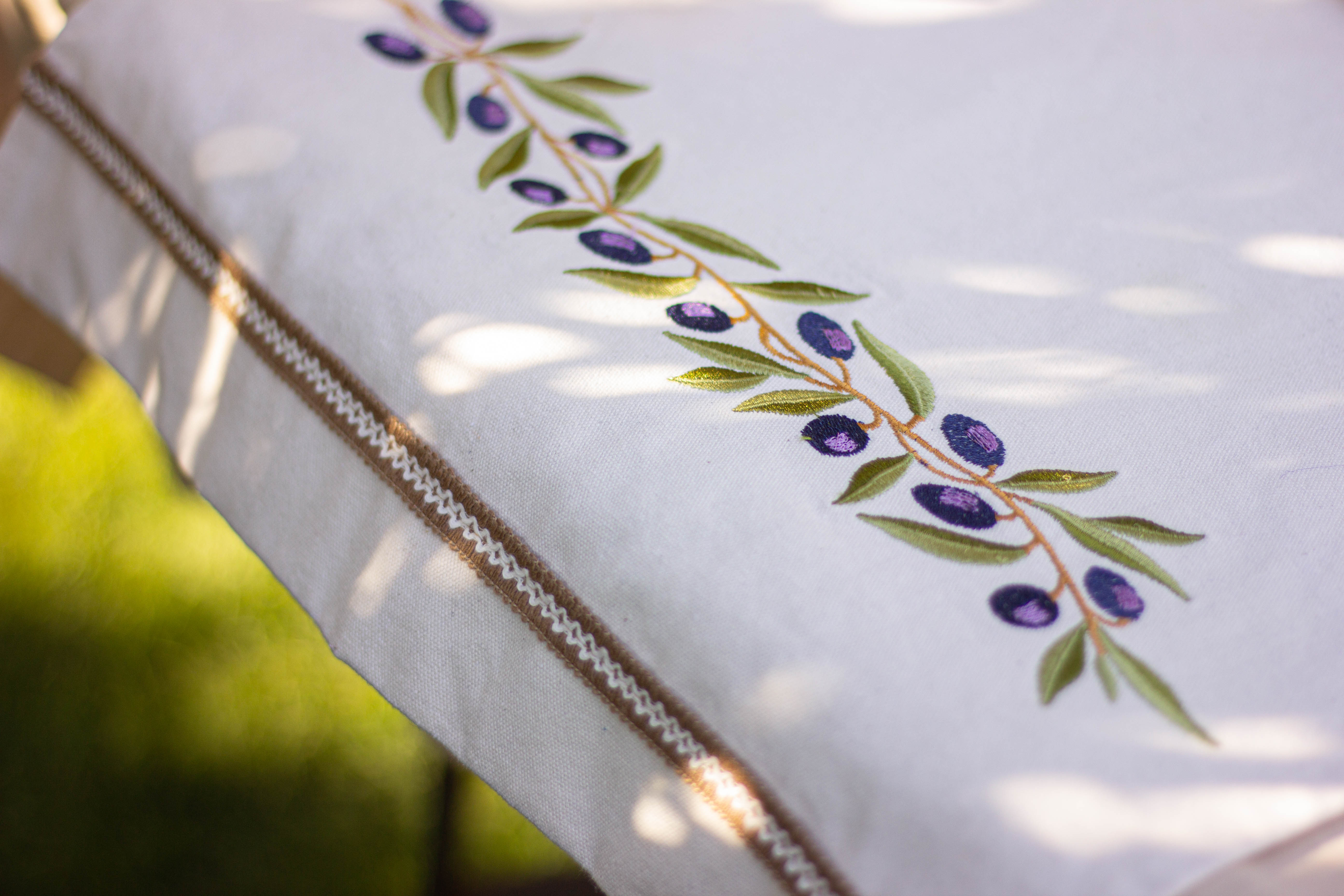 Olive Branch Table Runner - Ticas 1