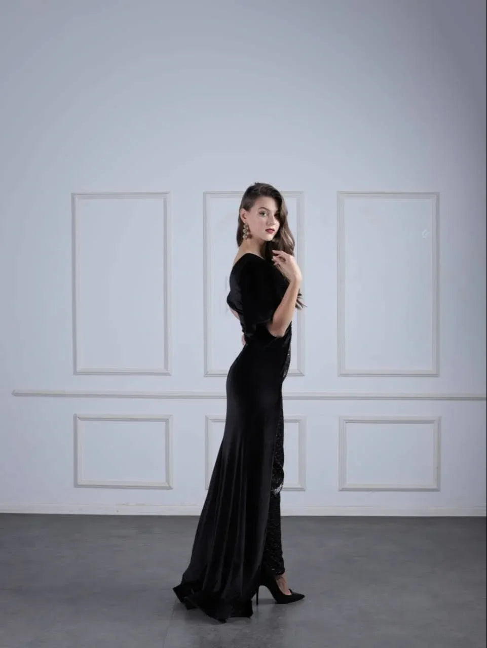 Reehan - Vintage-inspired velvet dress