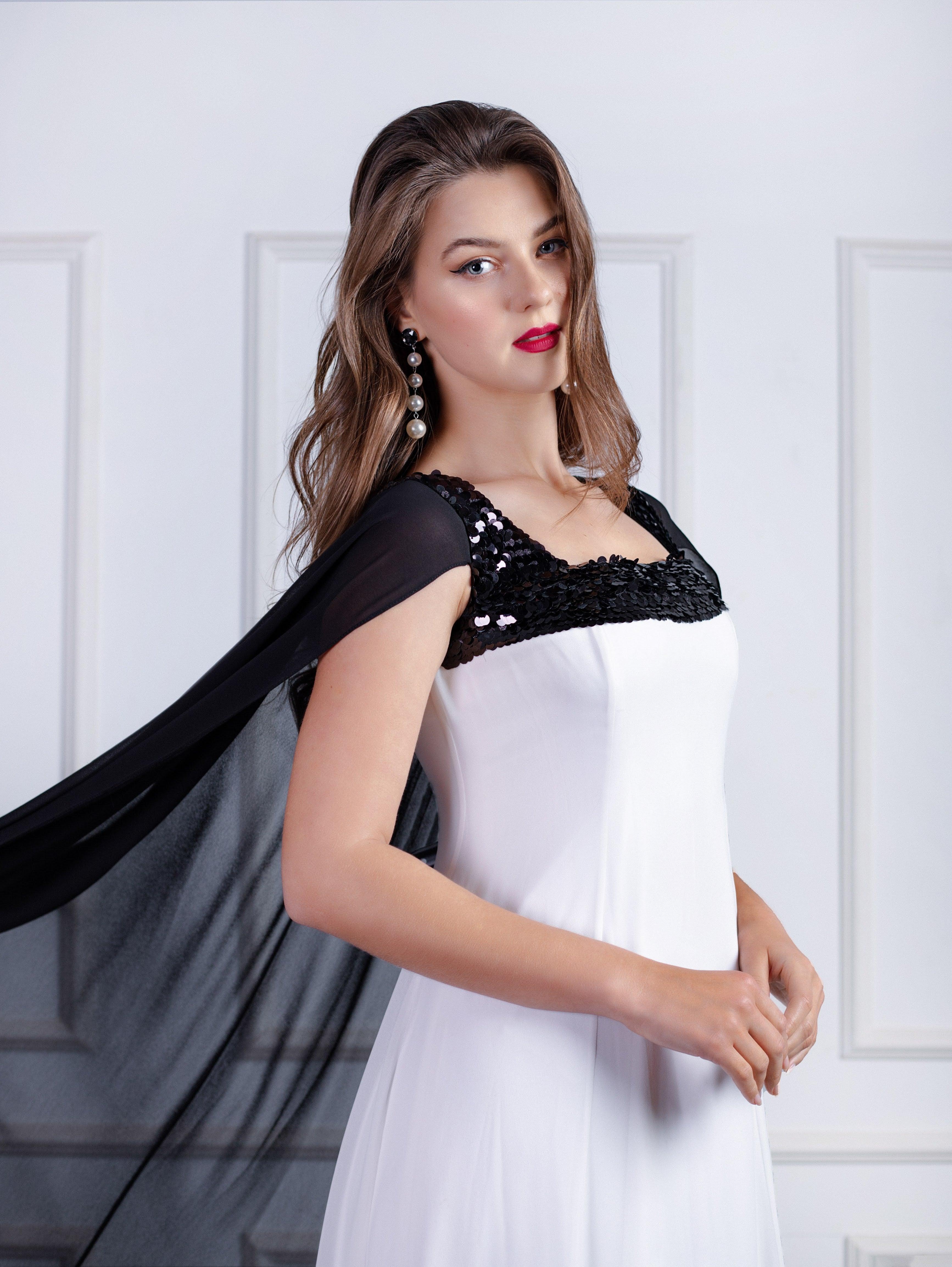 Reehan - Trapeze caped dress