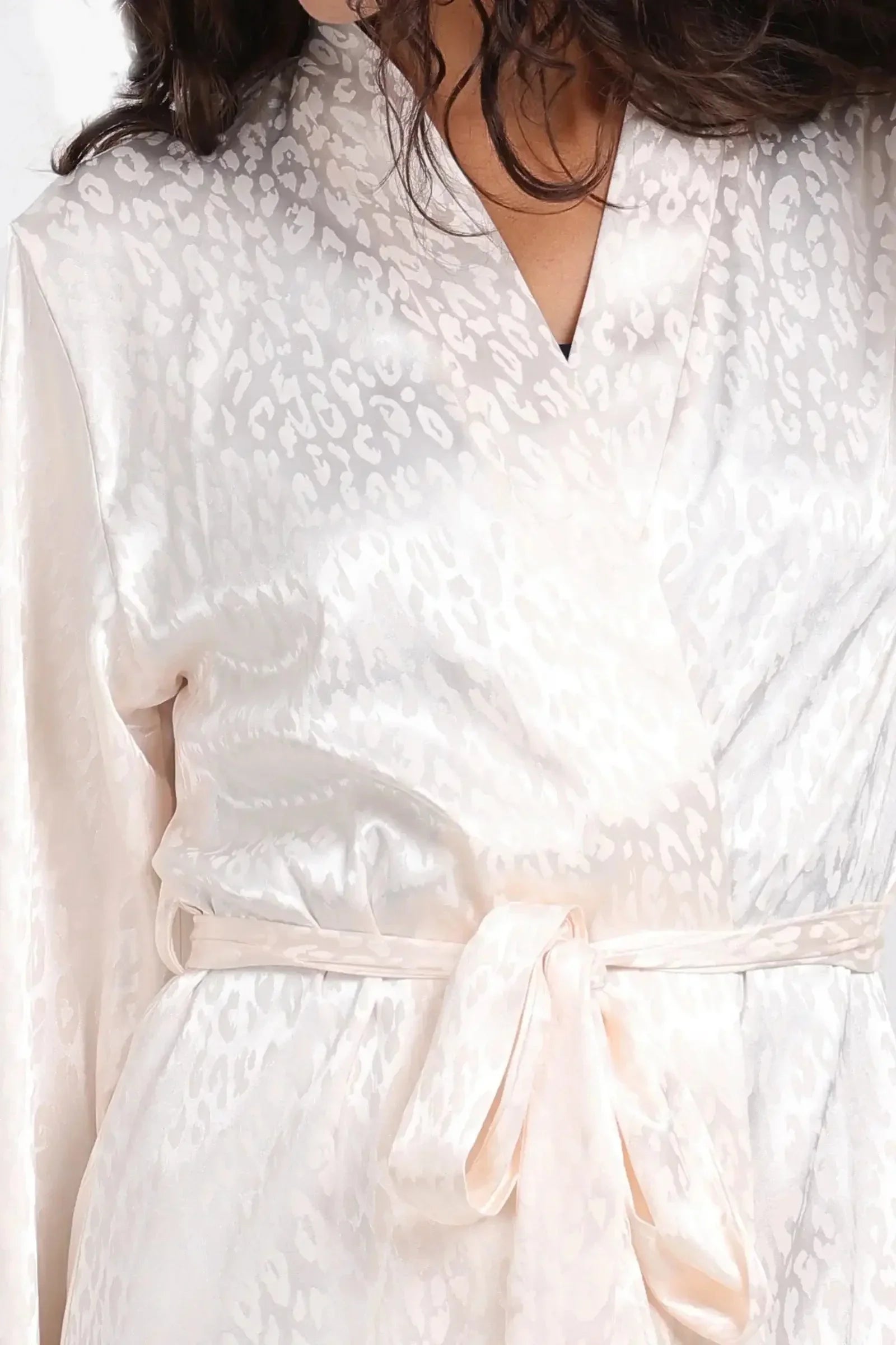 Carina - Elegant Self-Jacquard Robe 1