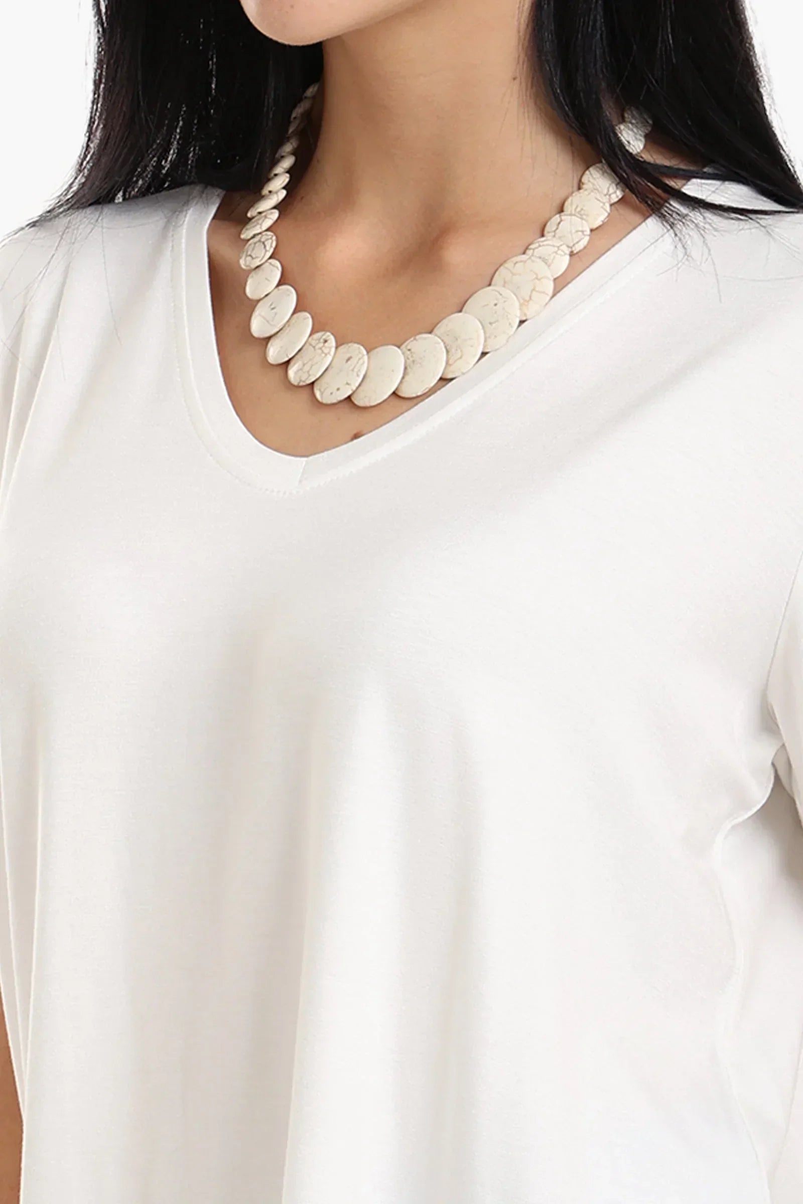 Clue - Essential V-Neck T-Shirt 8