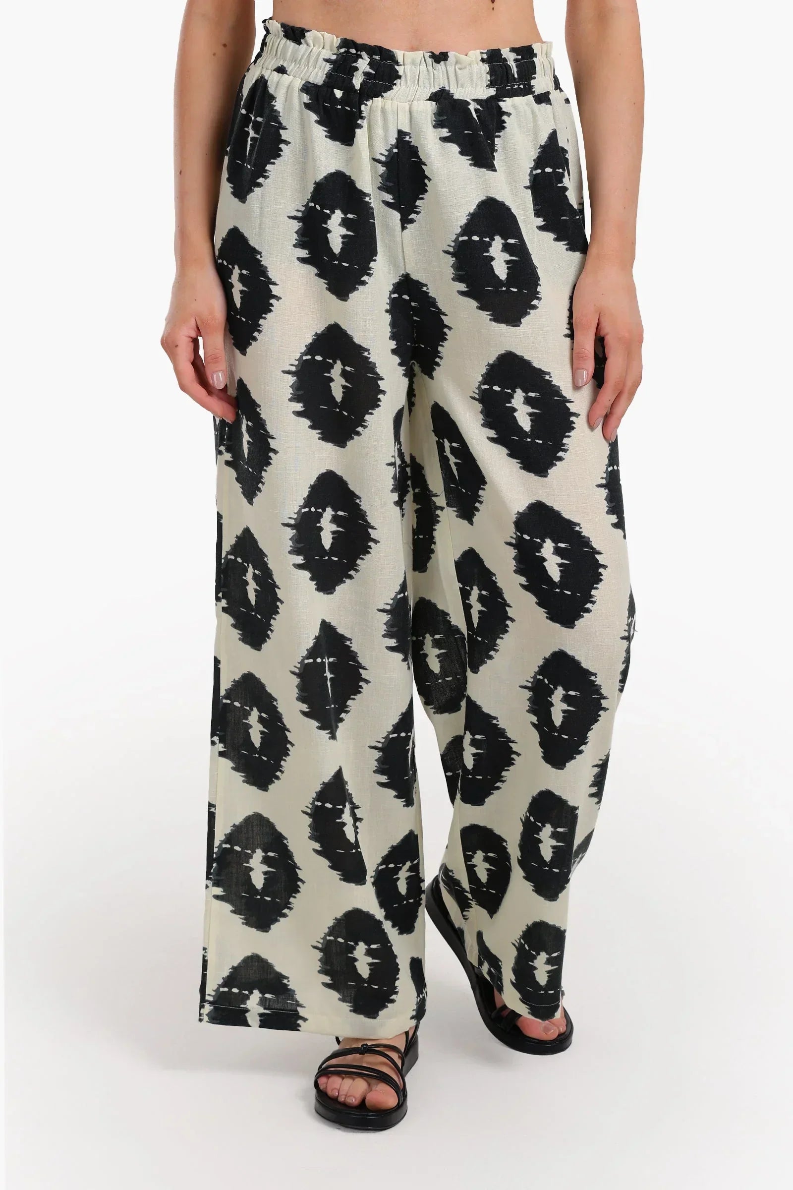 Clue - Chic Black & White Printed Pants 1