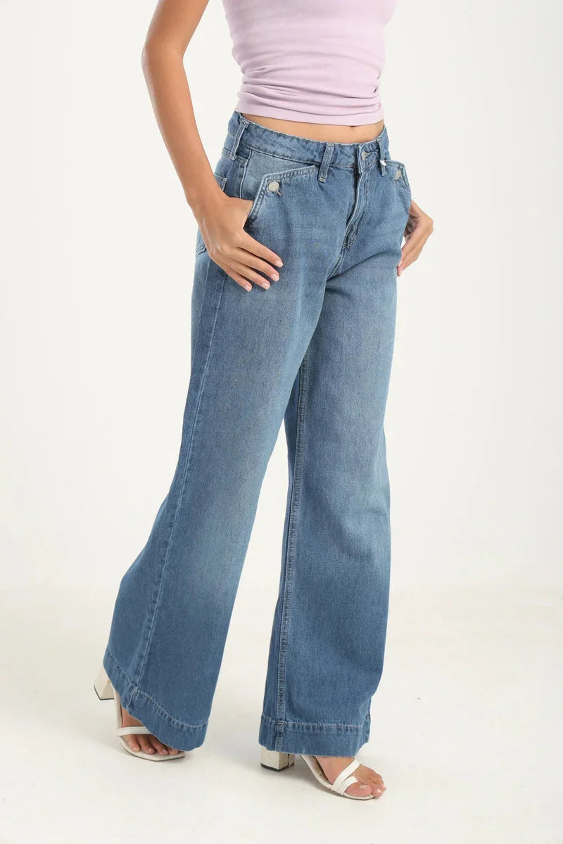 Carina - Jeans With Button Closure Pockets 2
