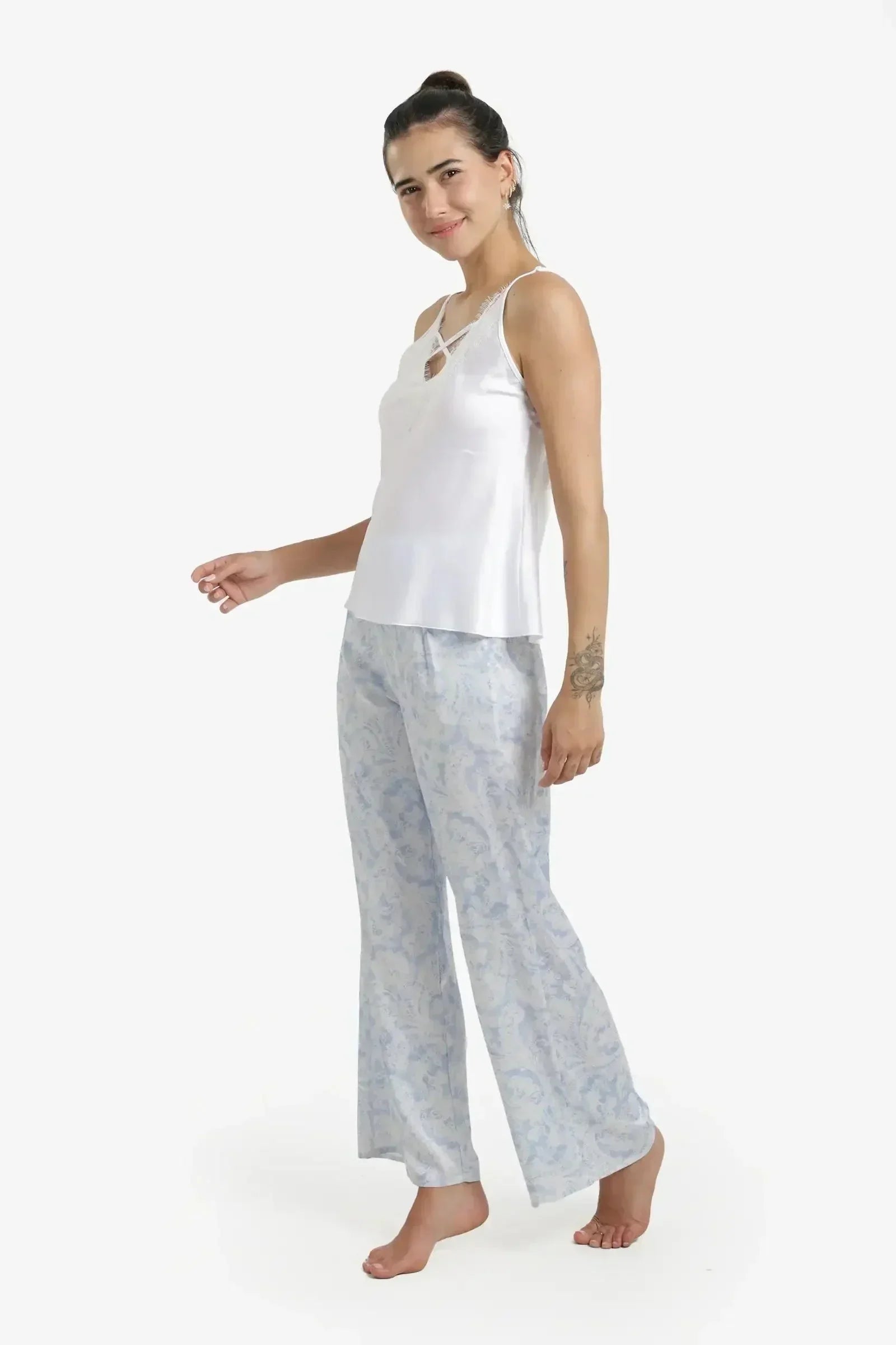 Carina - Criss-Cross V-Neck Pyjama Set 2