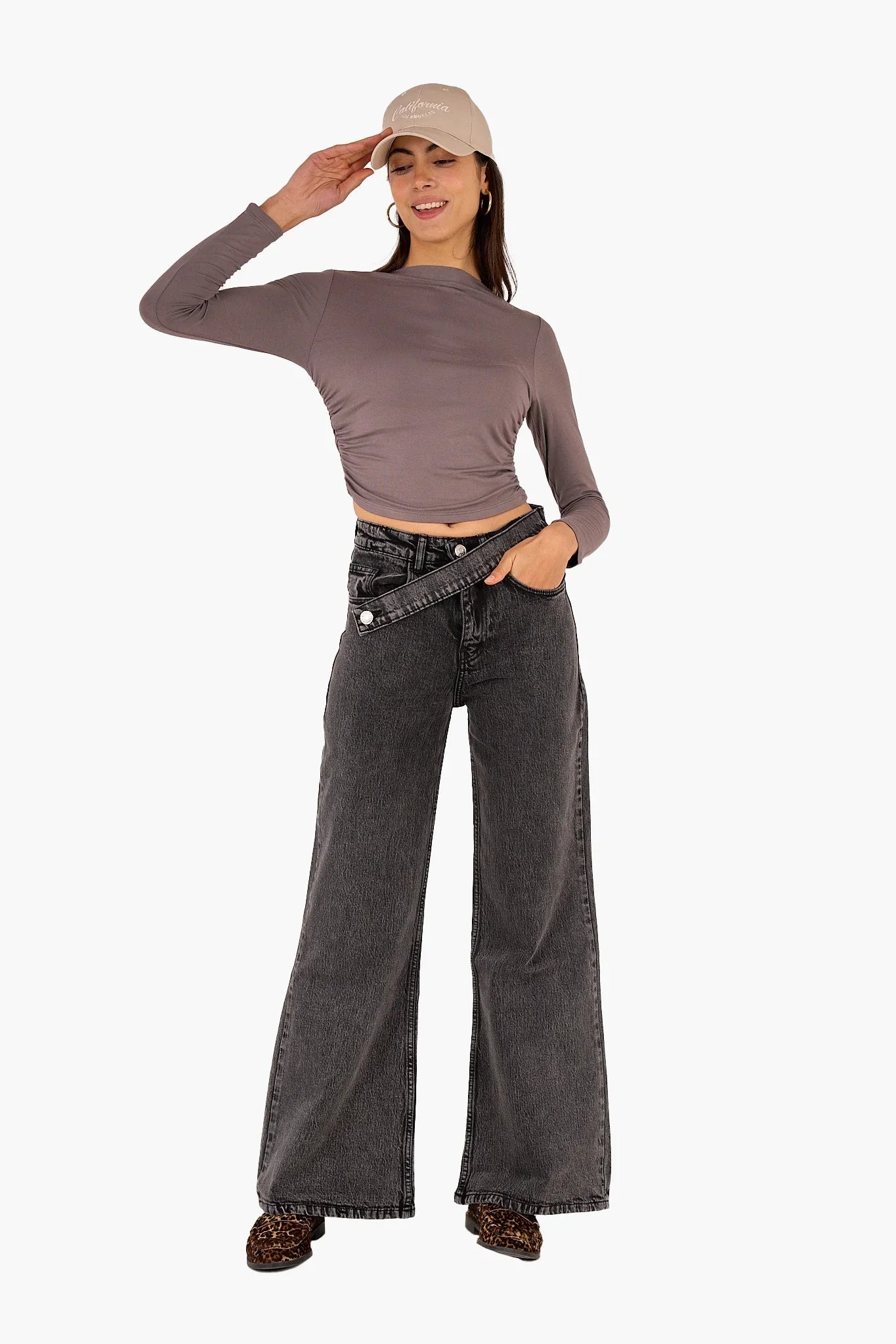 Clue - Jeans with Asymmetrical Belt 6