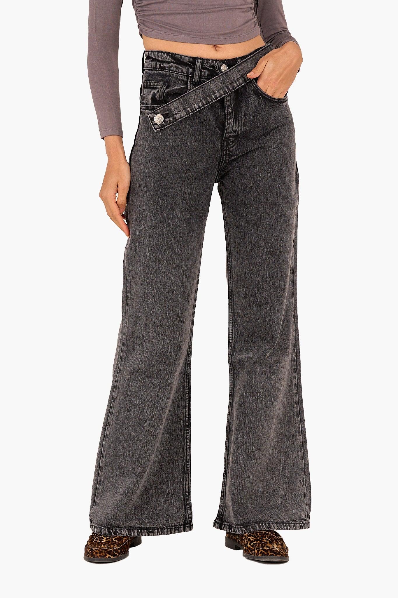 Clue - Jeans with Asymmetrical Belt 4