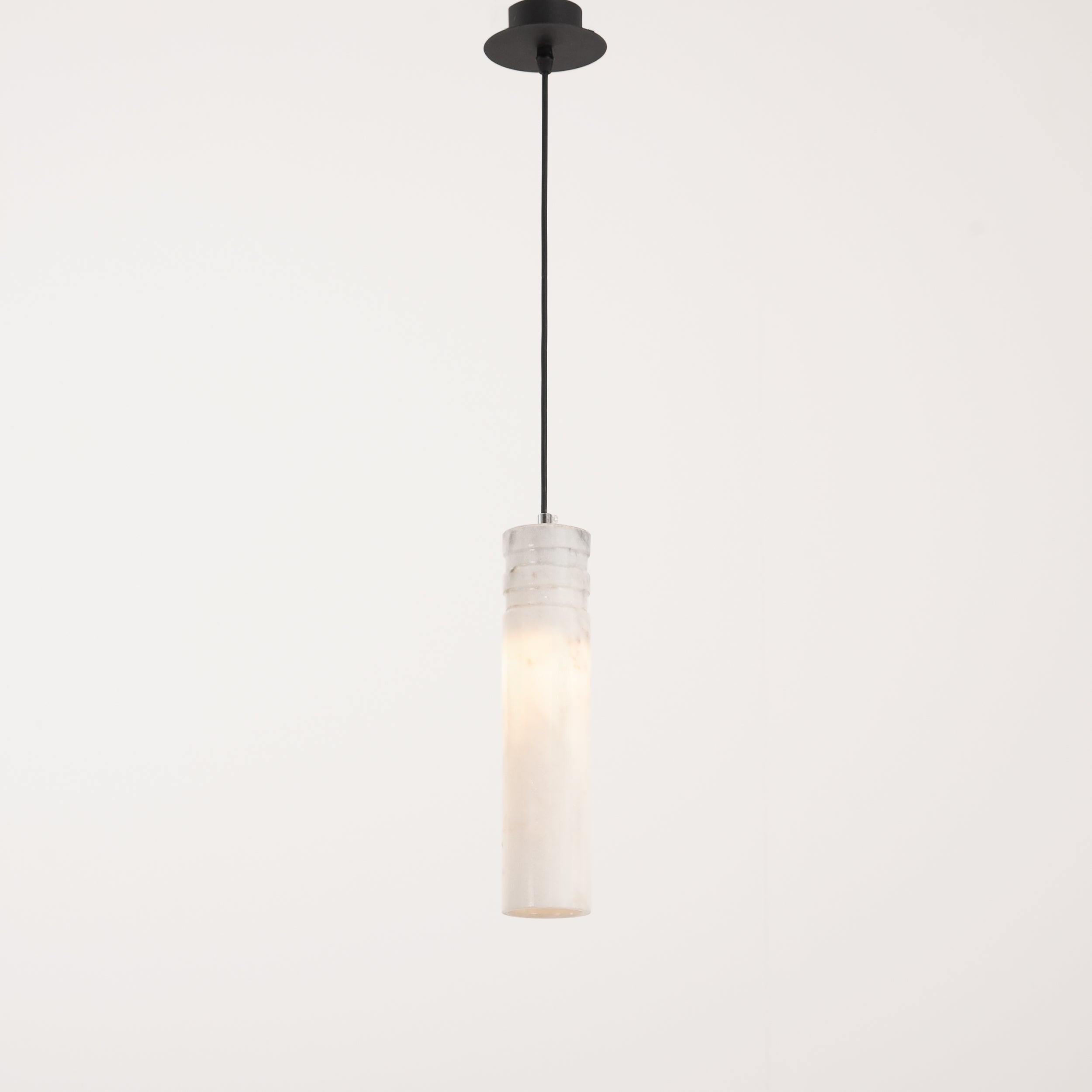 Egyvolt - Pillar Pendant Large Cararra 1