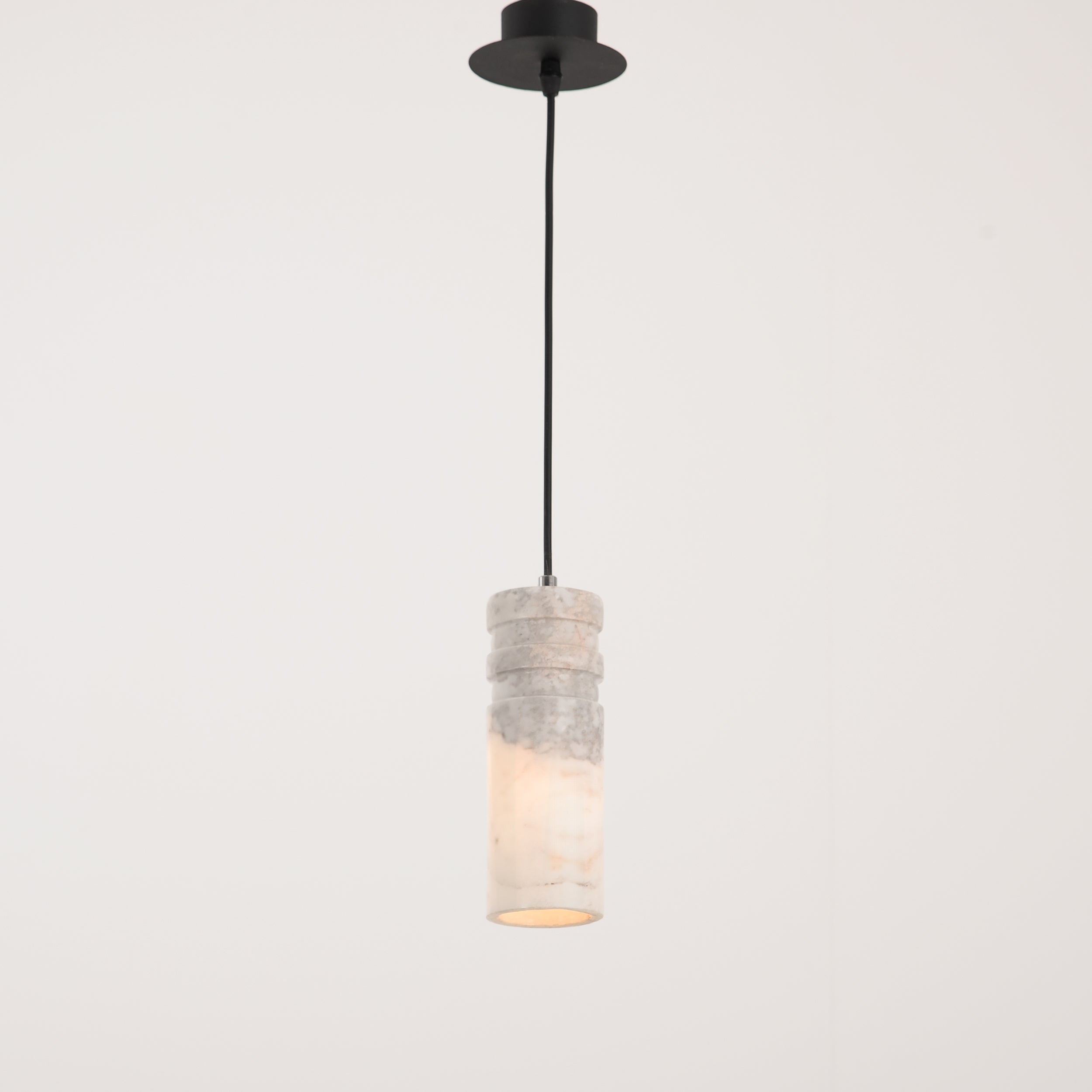 Egyvolt - Pillar Pendant Small Cararra 1