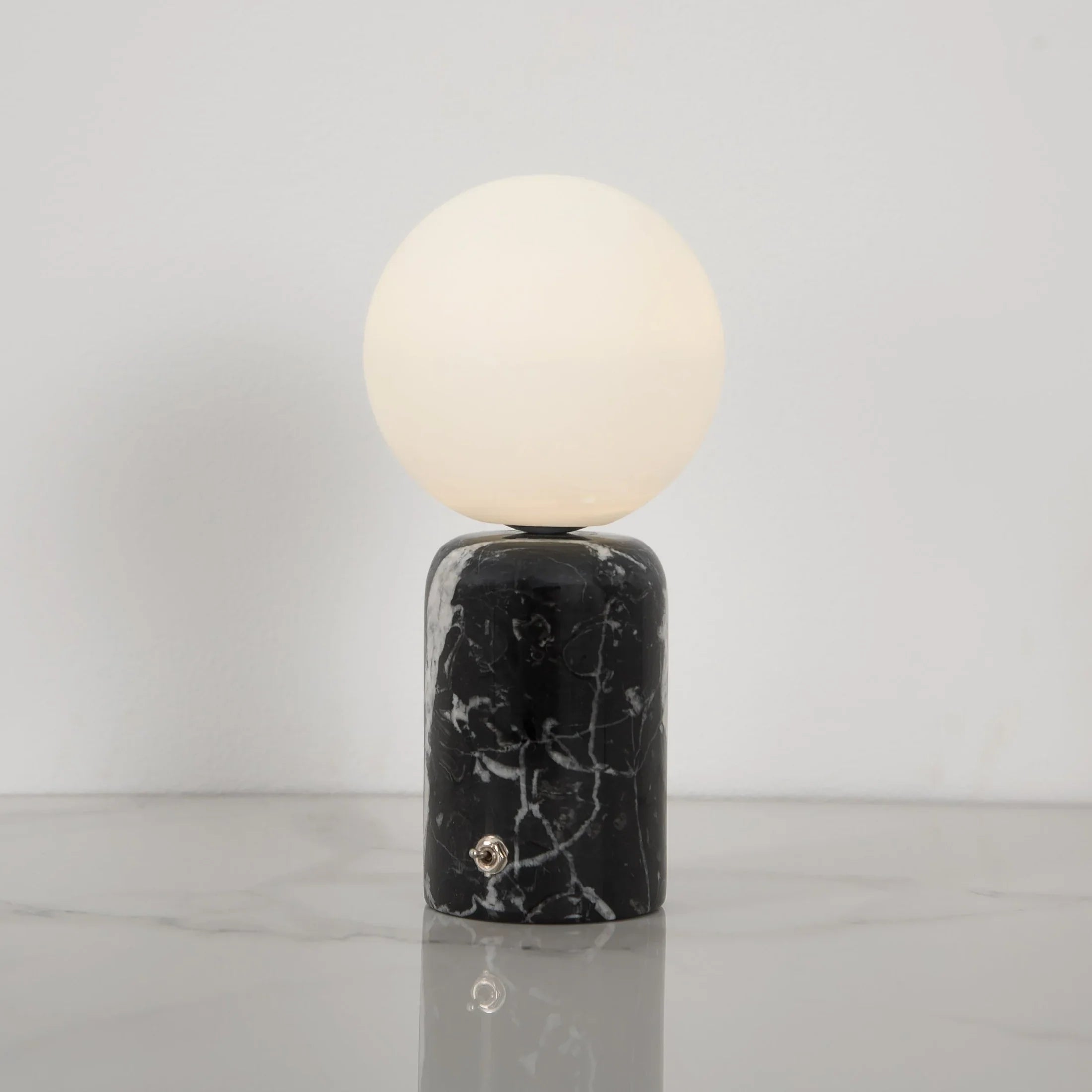 Egyvolt - The Nuuk Table Lamp | Carrara | Cordless - Rechargable 1