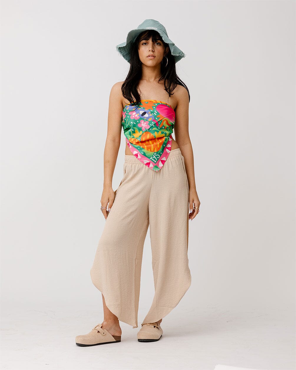 In your shoe - Beige Slit Pants 1