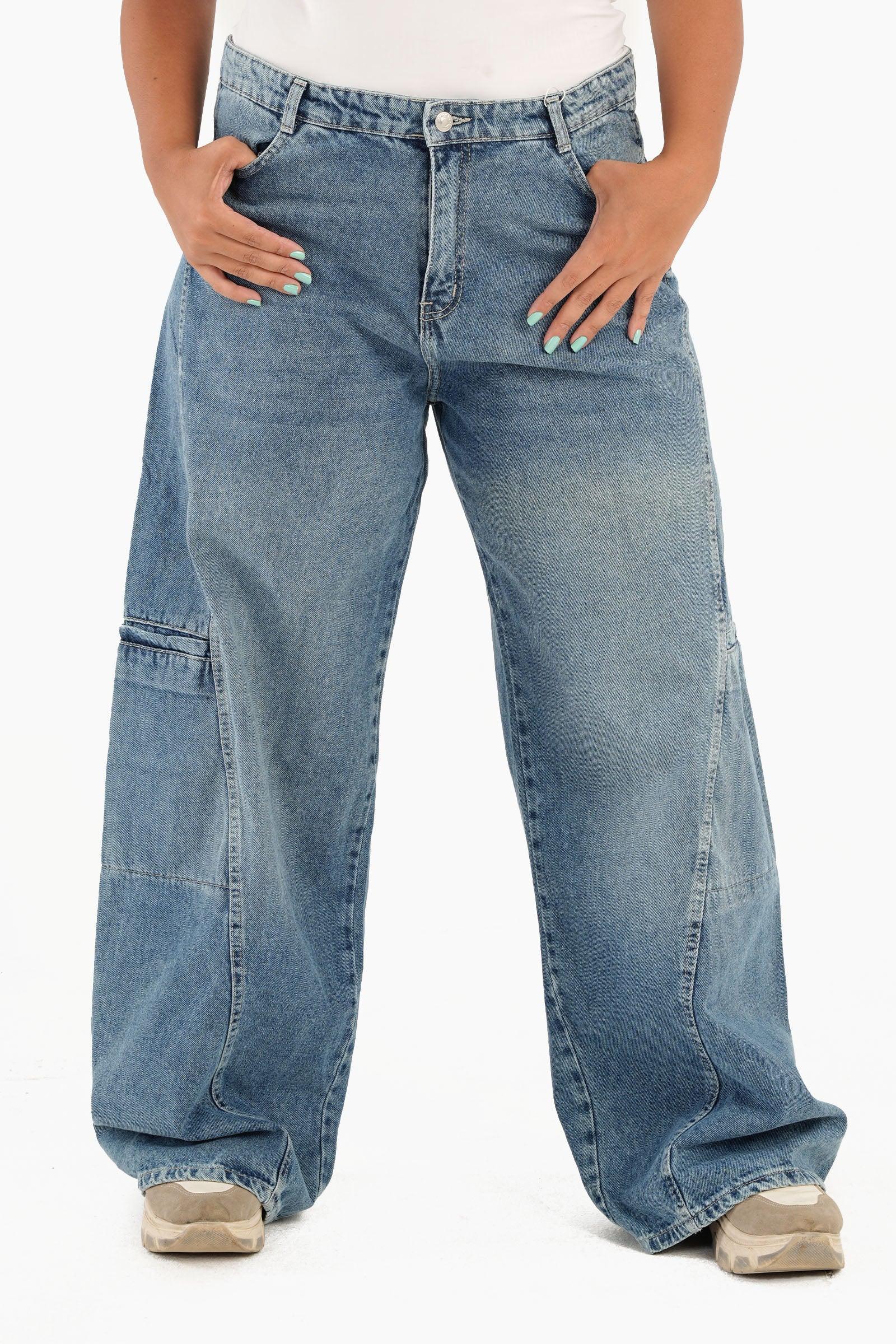 Clue - Jeans in Back Flap Pockets 2