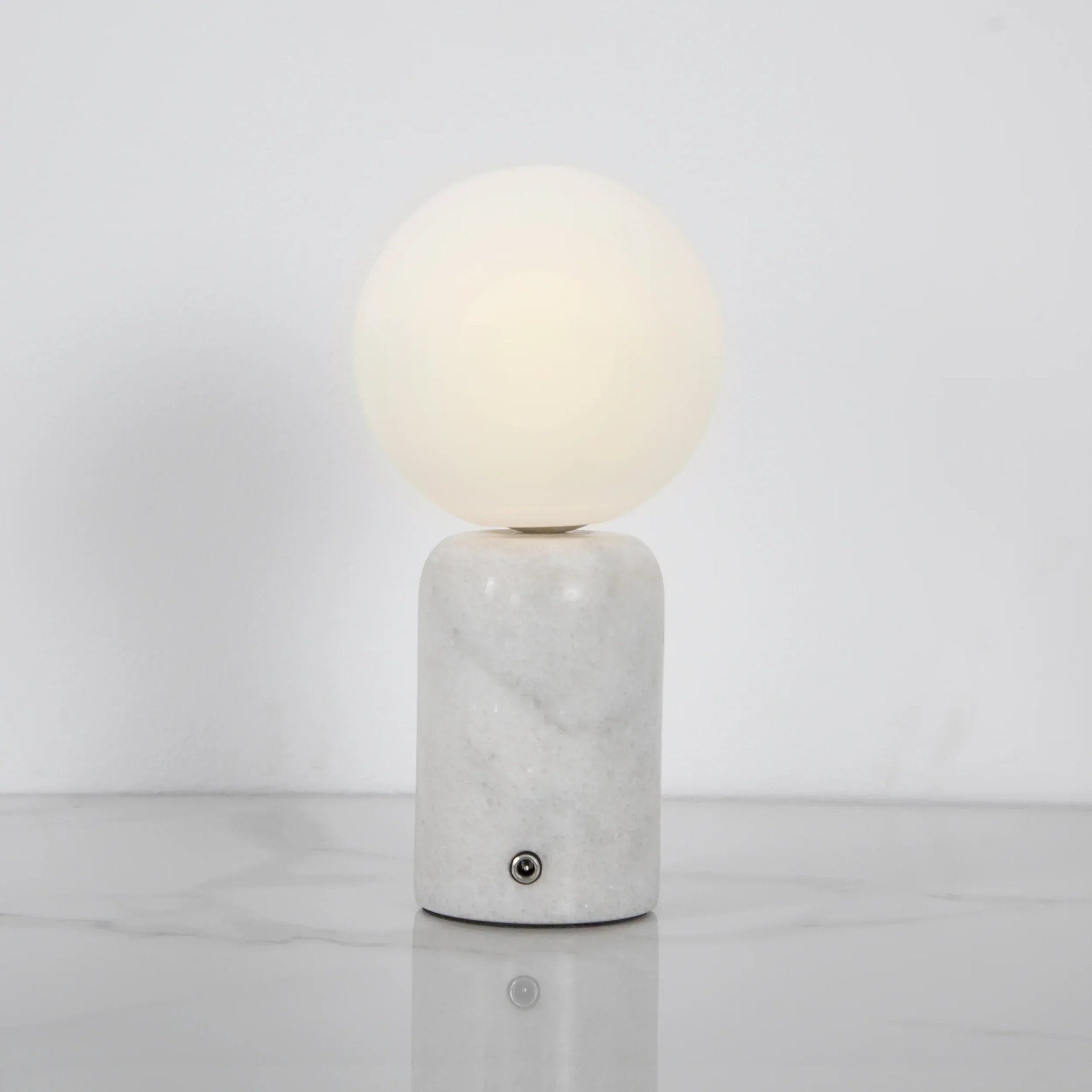 The Nuuk Table Lamp | Carrara | Cordless - Rechargable - EgyVolt - Babazzaro