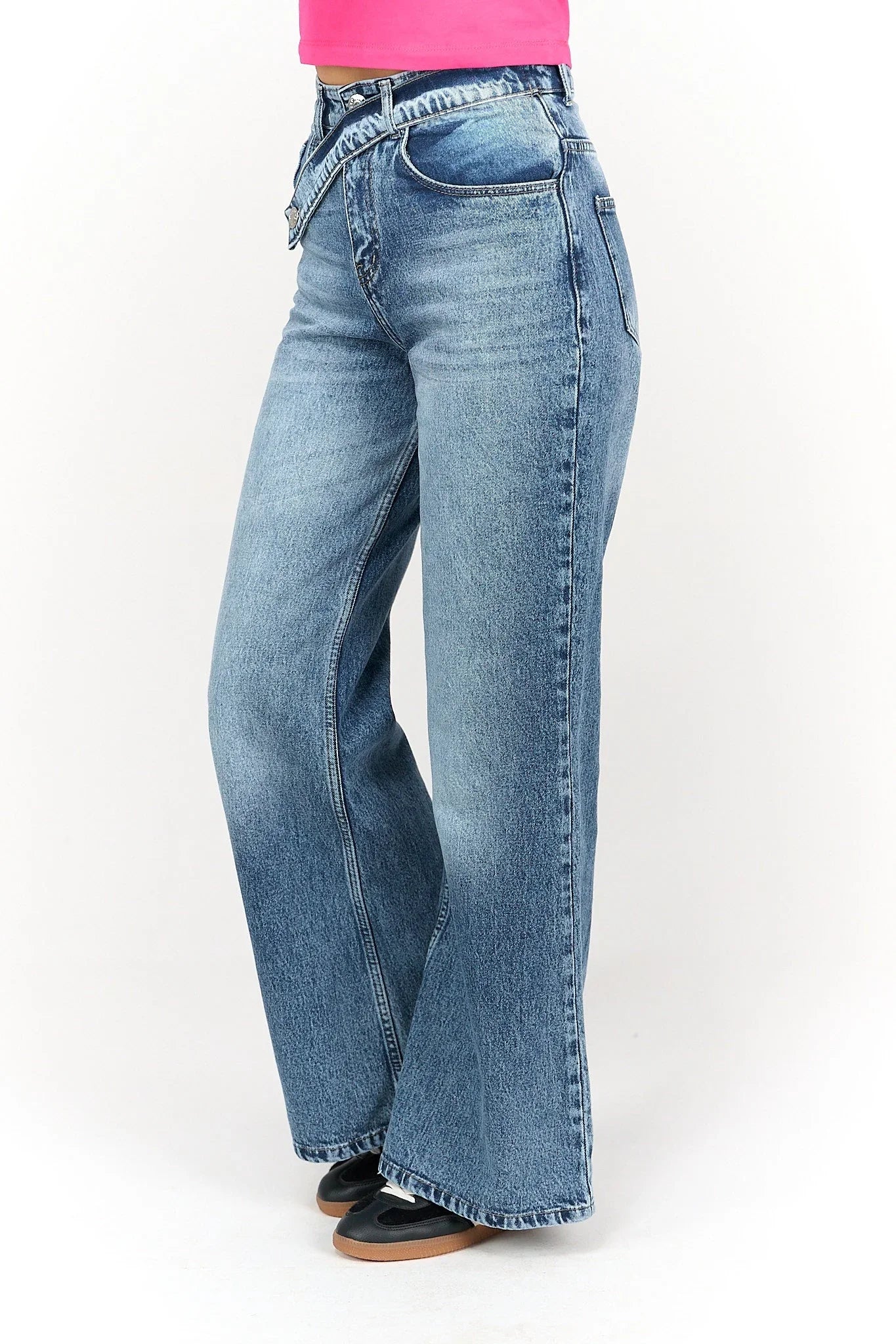 Clue - Jeans with Asymmetrical Belt 1